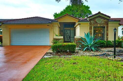 Move in Ready ! Come home to beautiful Palm Shores !