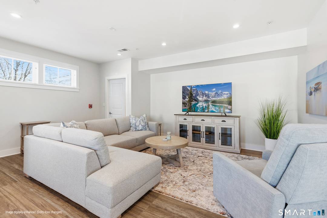 Spacious, fully furnished 2nd floor apartment located in the heart of downtown Madison.