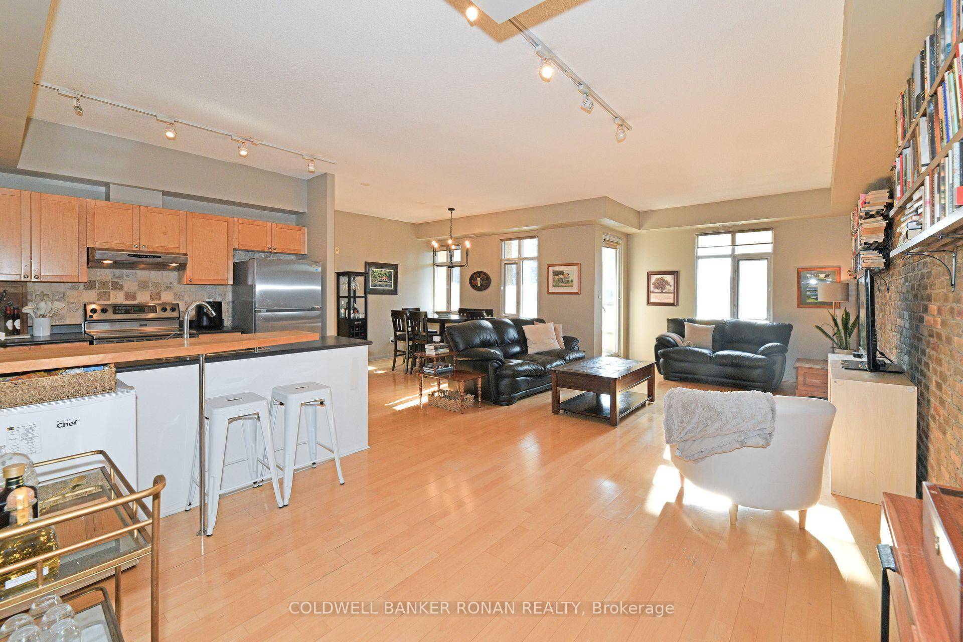 Looking for a spacious unit at an unbeatable price in downtown ?