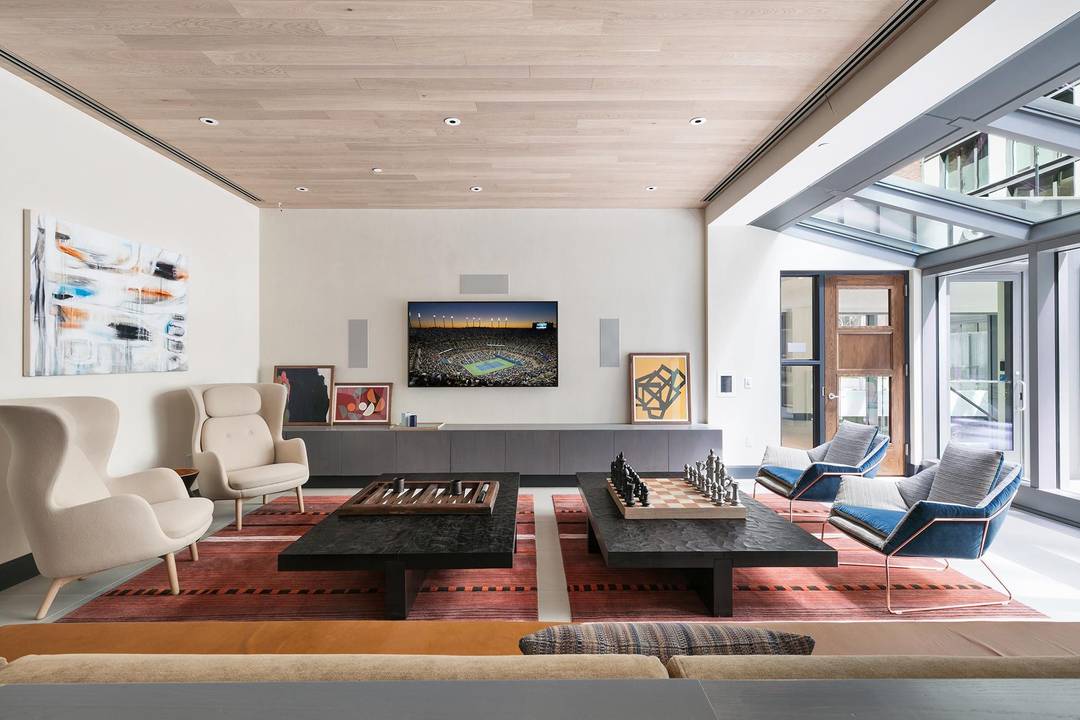 Spacious one bedroom featuring a flexible layout with space for a dedicate dining or home office nook, gourmet kitchen with stainless steel appliances, quartz countertops and eating bar, an in ...