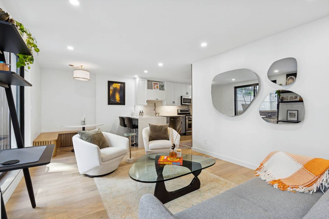 EAST VILLAGE BESPOKE TRIPLEX NEWLY RENOVATED TO PERFECTION !