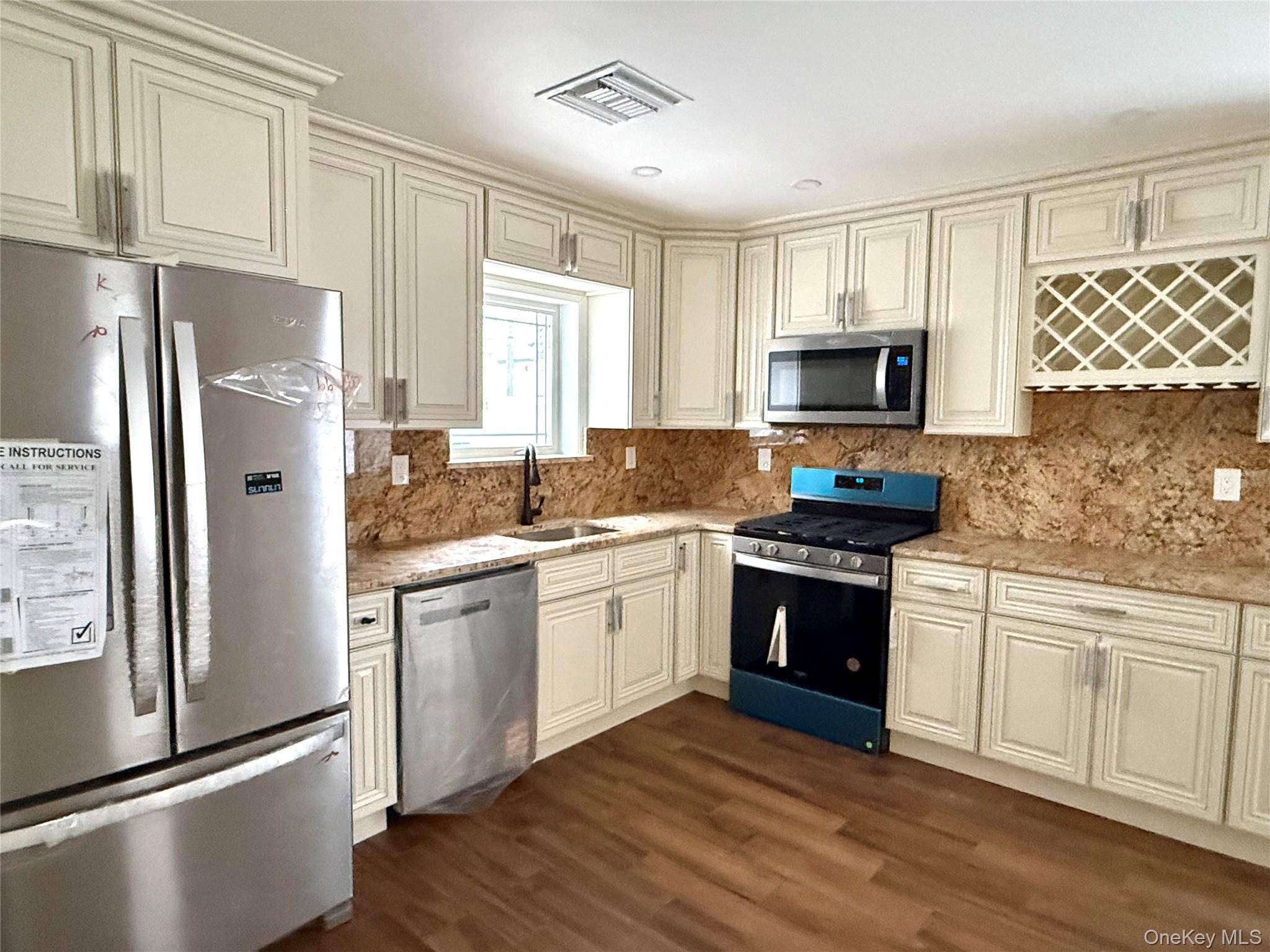 Here s a rare chance to rent a fully renovated 3 bedroom, 1 bathroom apartment on the 1FL in New Howard Beach.