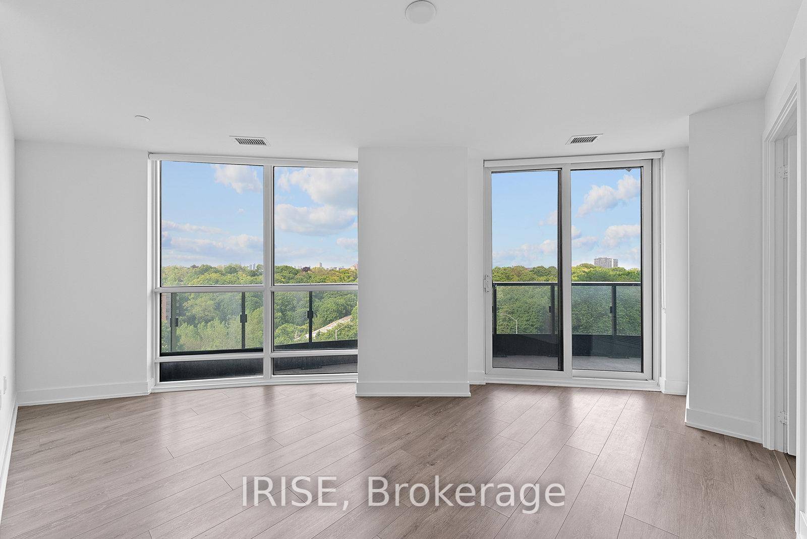 Available Immediately ! This luxury 2 bedroom and 2 bathroom Premium Suite offers 839 square feet of open living space.