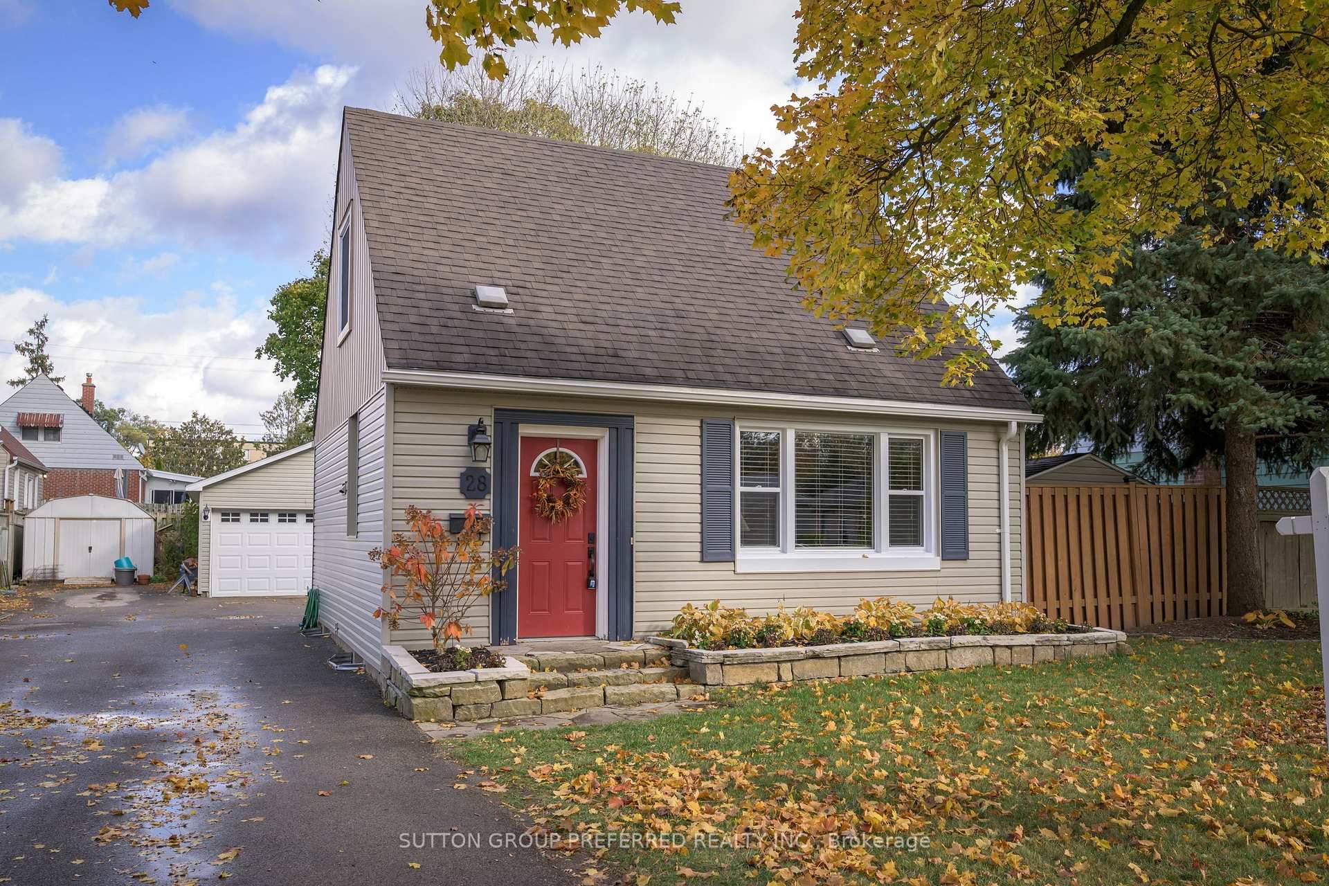 Great starter home. Amazing 1 1 2 storey home.