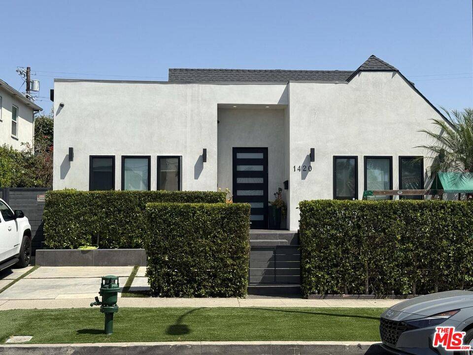 1420 Stearns Dr 5BR Beverlywood La
