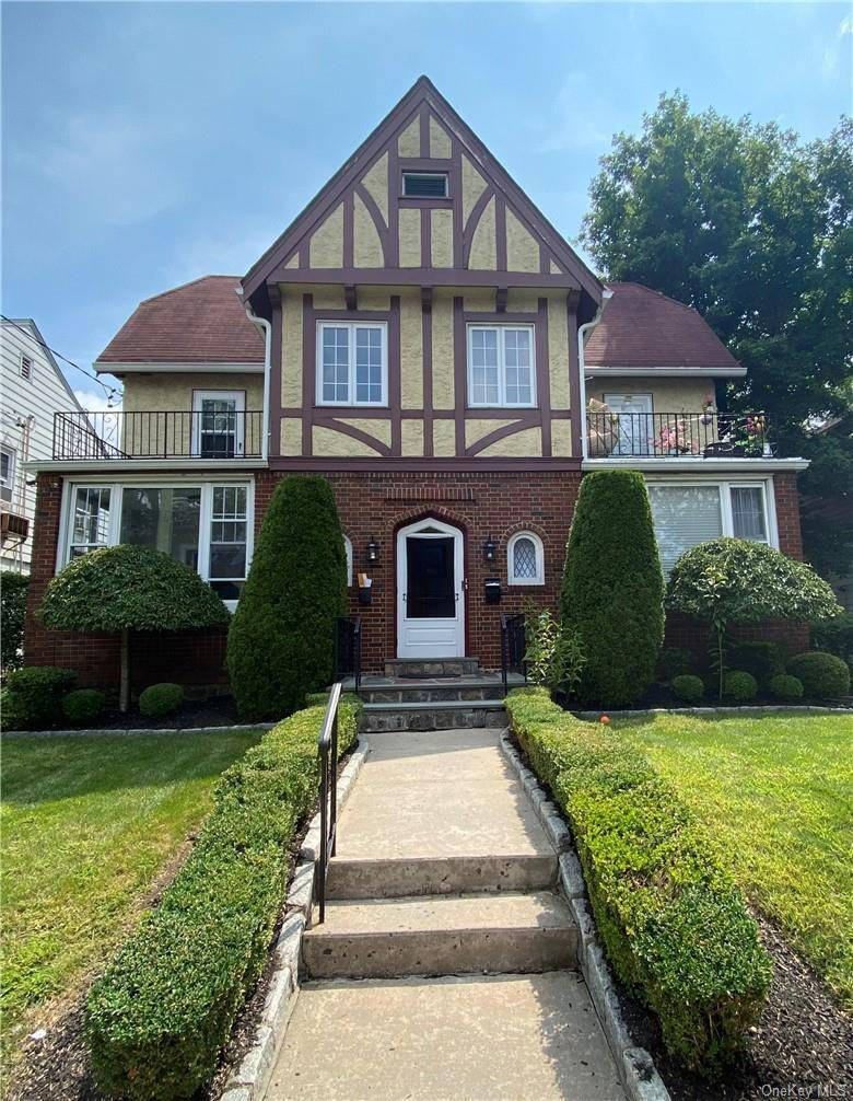 Welcome to this freshly painted, 3 bedroom, 1 and a half bath home in the Fleetwood section of Mount Vernon.