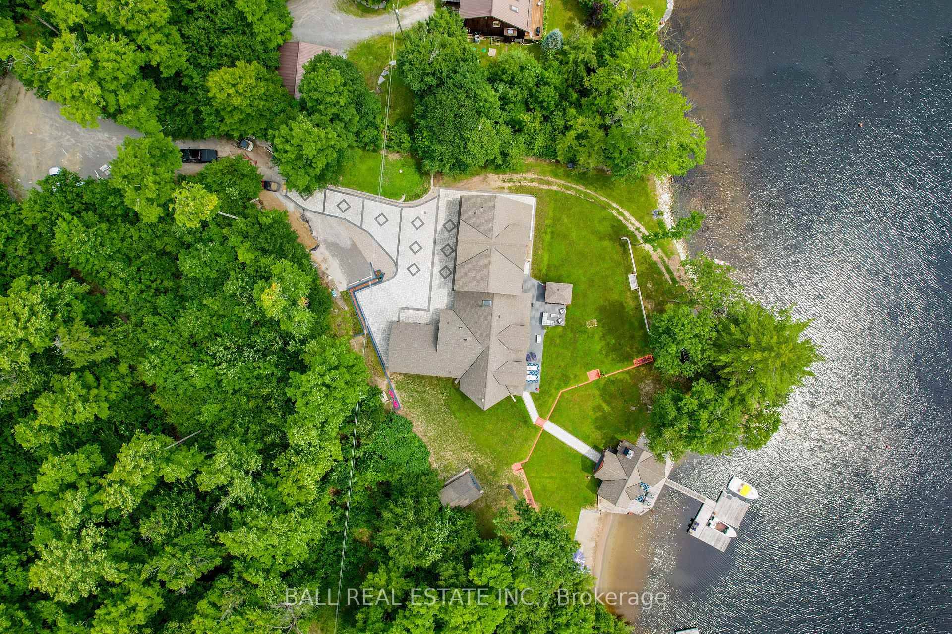 LUXURY LAKEHOUSE Desirable Catchacoma Lake !