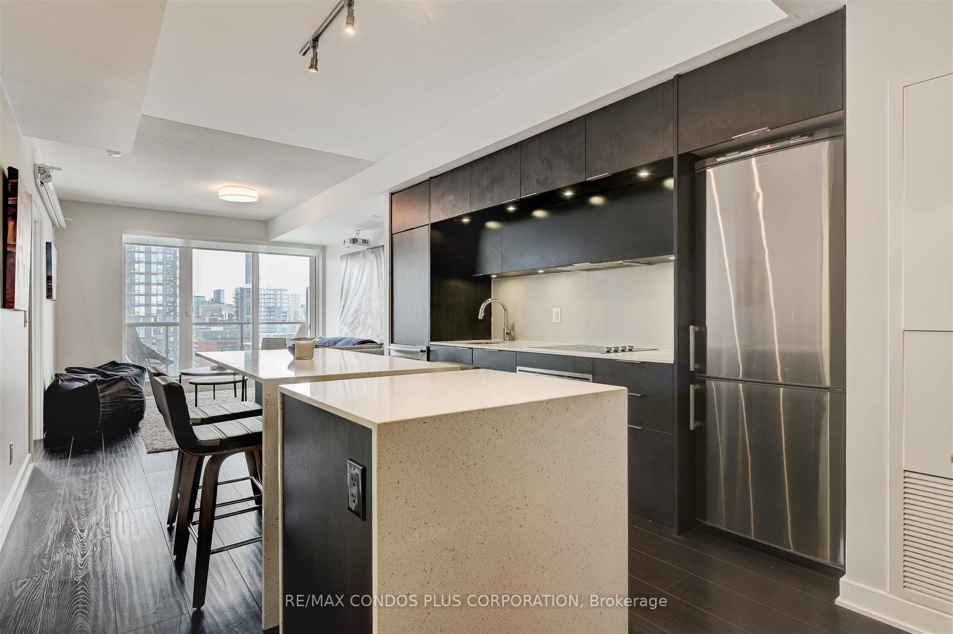 Brilliantly Bright West Facing Unit With Balcony Overlooking Unobstructed City View Hello, Amazing Skyline Sunsets !