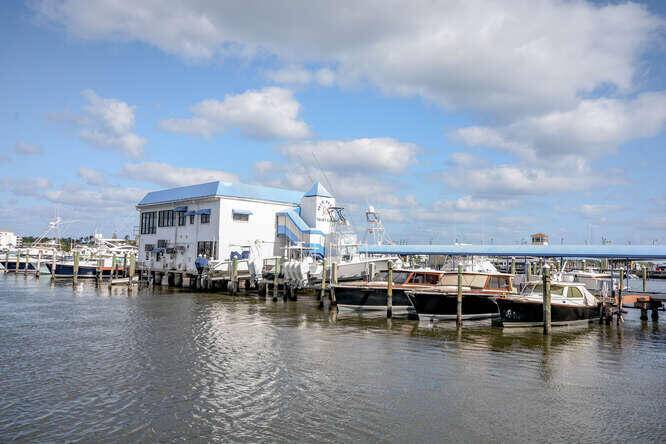 Enjoy front row seats to the boat show sweeping views of Palm Beach's intracoastal waterway the Island of Palm Beach from this perfectly positioned, updated 2 bedroom unit in Yacht ...