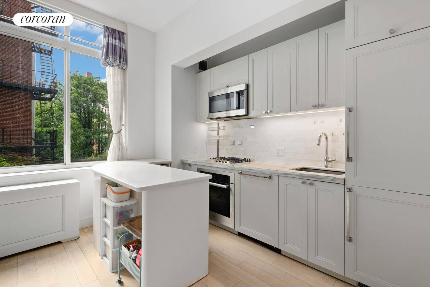 Welcome to 389 East 89th Street, Residence 4J, a beautiful loft like luxury studio condo designed by world renowned Paris Forino.