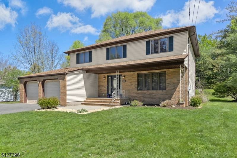 Spacious well maintained colonial offers flexible living a beautiful, park like setting.