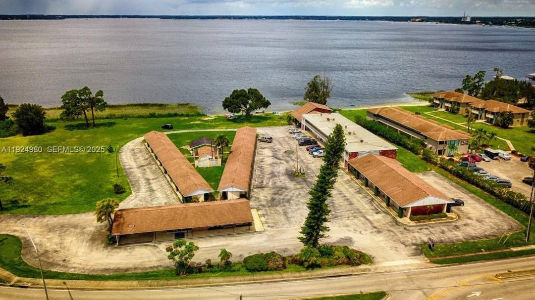 43 UNITS LAKEFRONT OWN A LITTLE CITY 6 BUILDINGS 8 UNIT BUILDING 8 UNIT BUILDING 8 UNIT BUILDING 18 UNIT BUILDING DOUBLE T CONCRETE BUILT LIKE A BOMB SHELTER 2 ...
