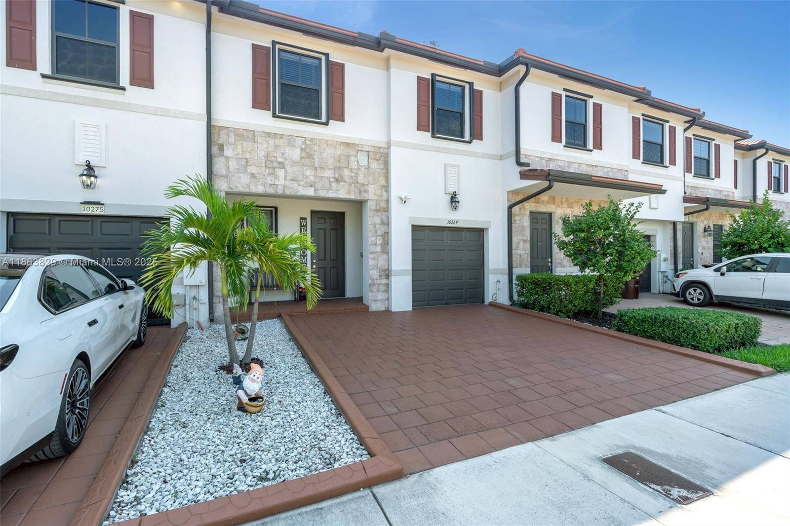 PRICED TO SELL ! ! ! Welcome to Aquabella !