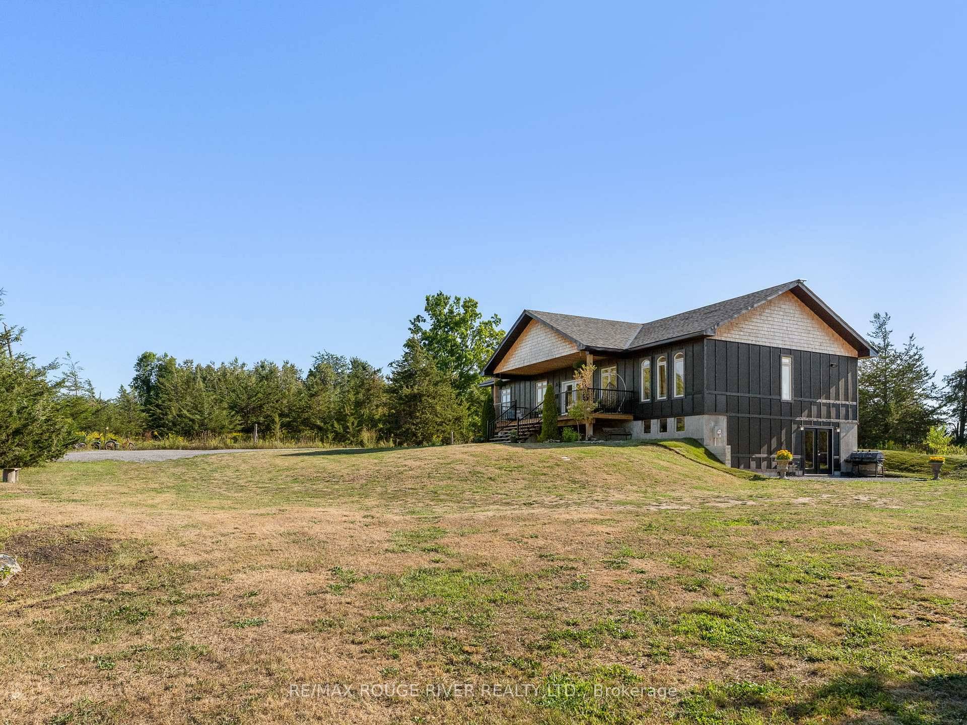 Welcome to The IXL ! A private one acre estate, just 5 minutes from the charming town of Campbellford.
