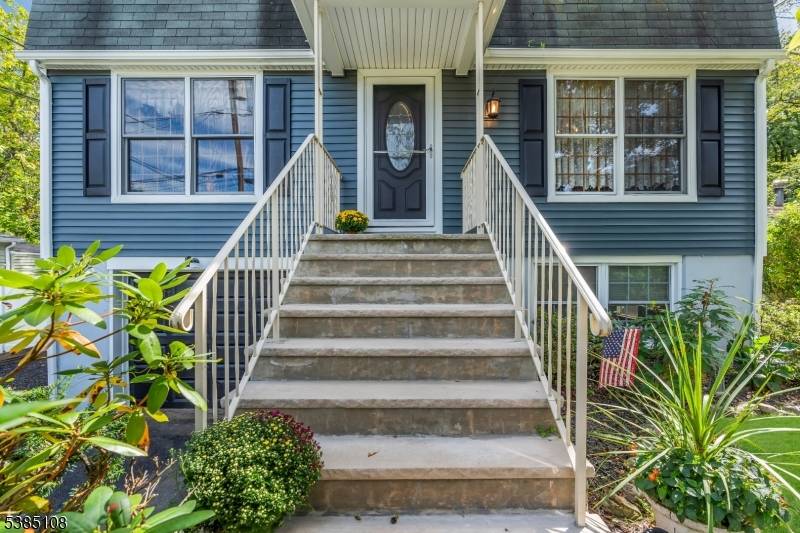 Charming Home with Pond Views Lake Hopatcong Access !