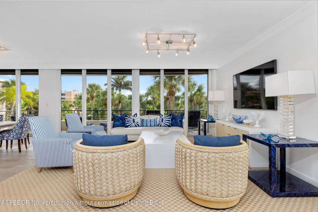 Stunning light filled condominium in the Leverett House.