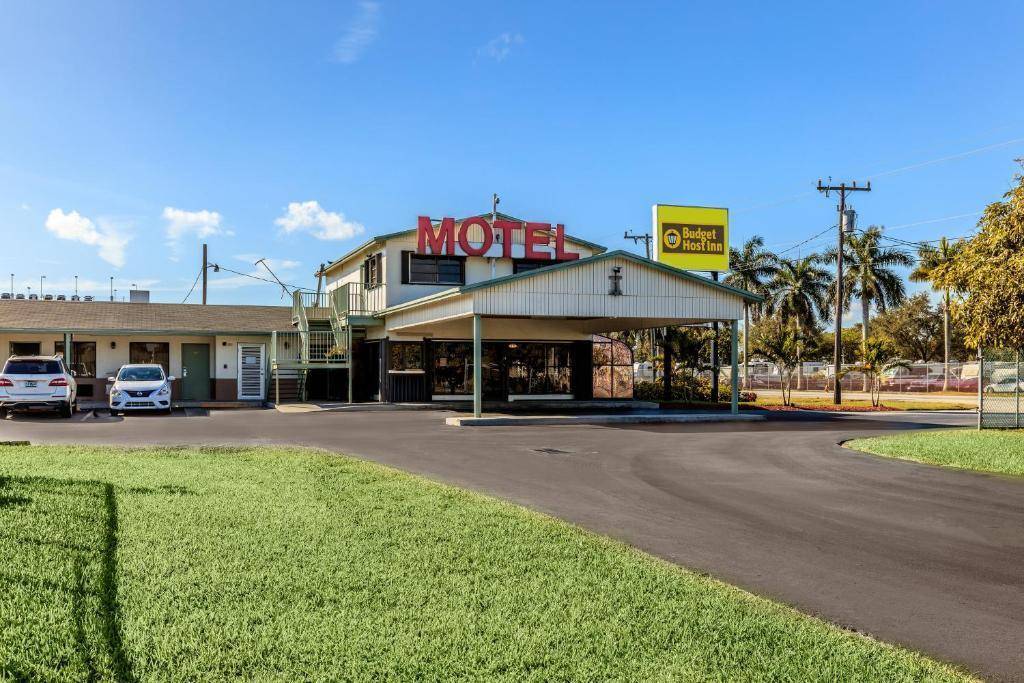 A lucrative opportunity awaits with our budget friendly hotel inn located in the heart of Florida City, strategically positioned just off the Turnpike exit.