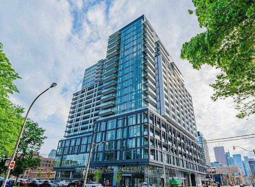 Stunning 2 Den condo located in one of Toronto's most stylish and modern buildings.