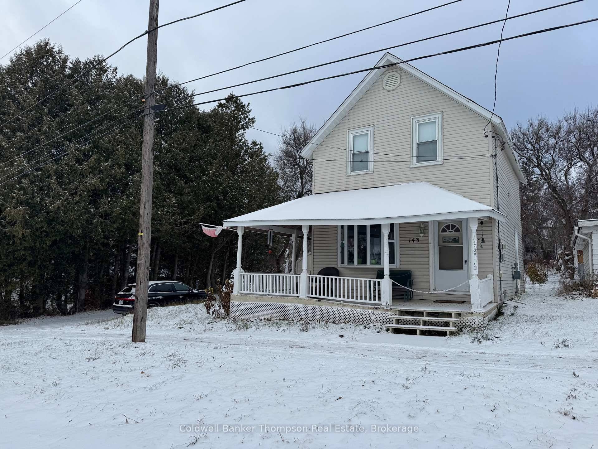 Affordable 2 bedroom, 2 bath home centrally located in Burk's Falls.