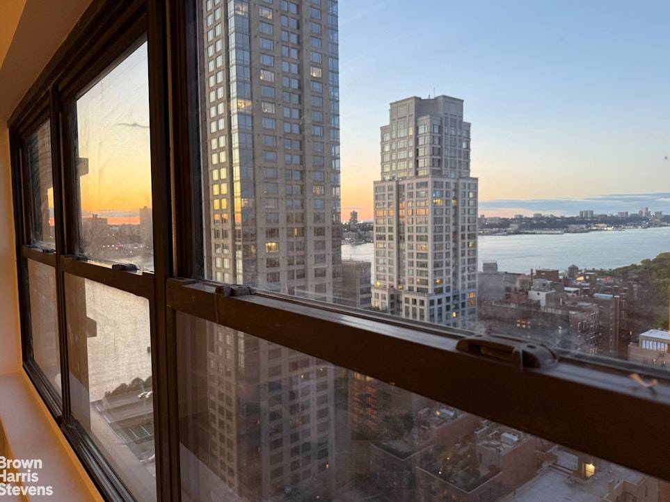 RENOVATION JUST COMPLETED Convertable 1 Bedroom Sponsor Sale No Board Approval Required North Facing Alcove Studio convertible 1 bedroom with George Washington Bridge Views and Top of the Line Renovation ...
