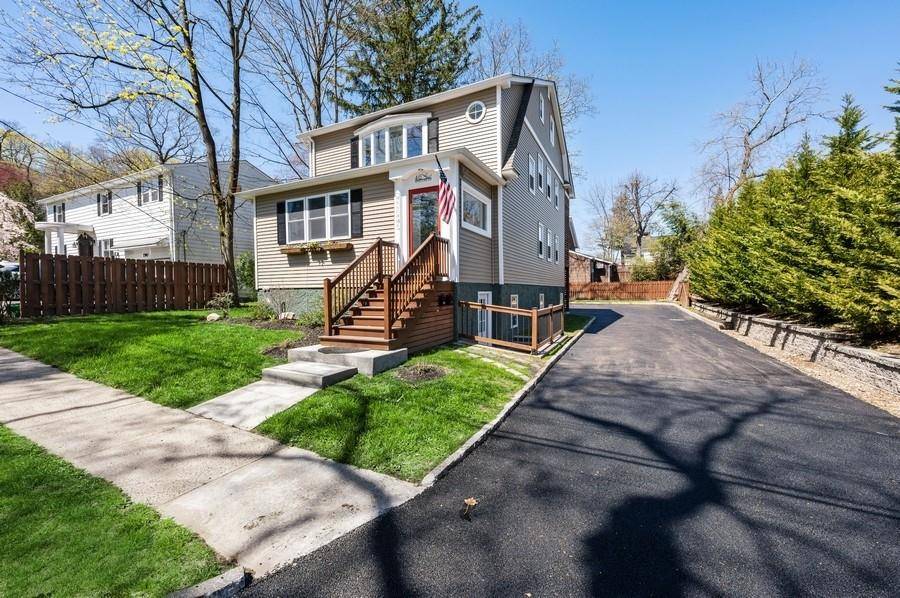 Spacious Renovated Duplex in the Ardsley School District !