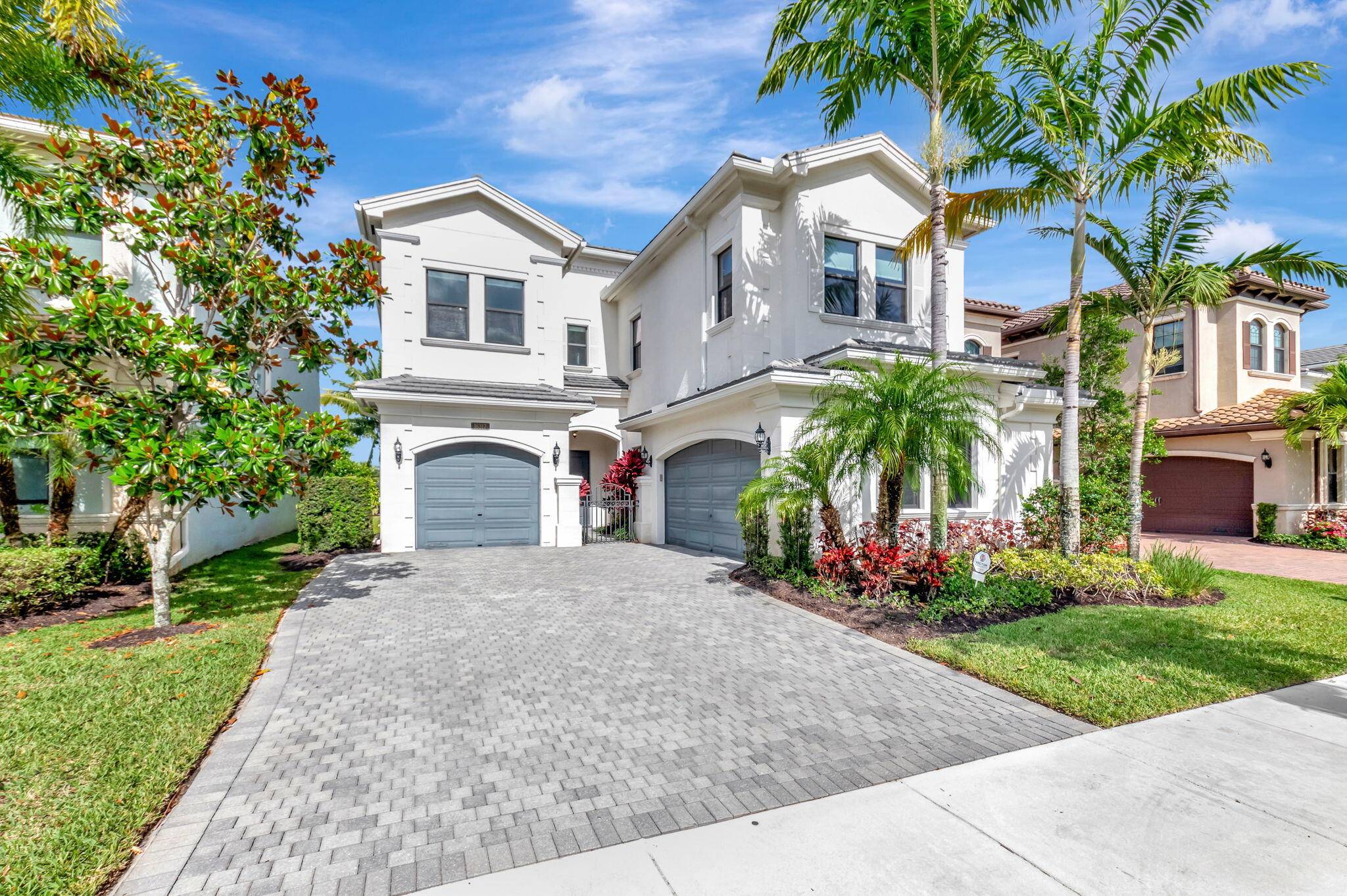 Welcome home to this beautiful Anabelle model, a favorite layout within Seven Bridges.