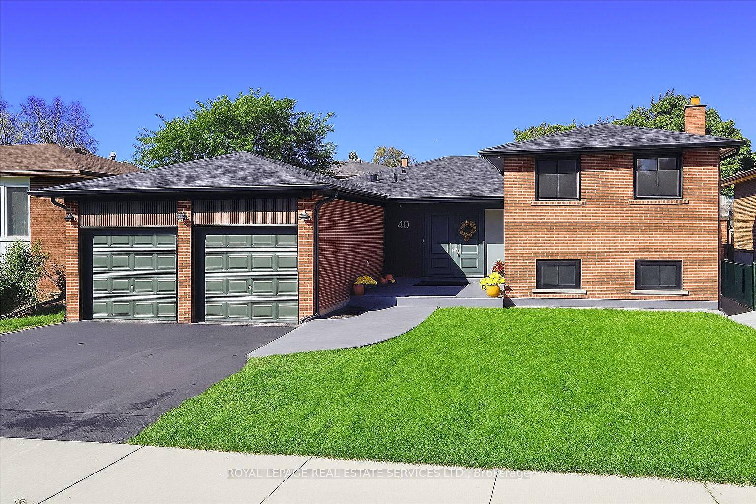 Welcome to this recently renovated, spacious unit in the desirable Centennial area.