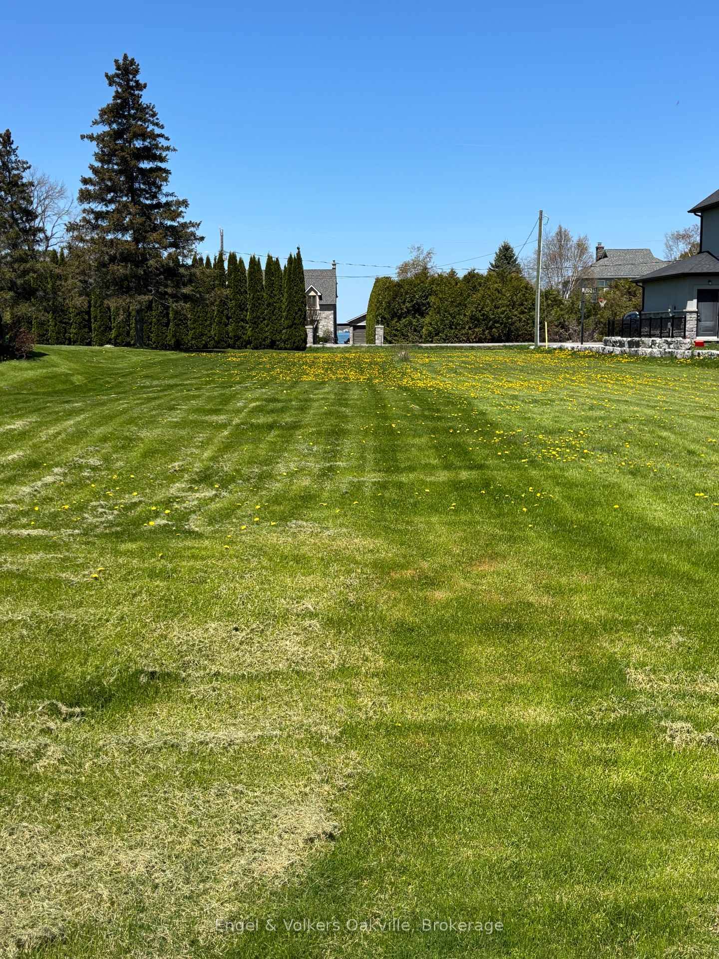 Prime location and opportunity to build your dream home or cottage in Georgina !