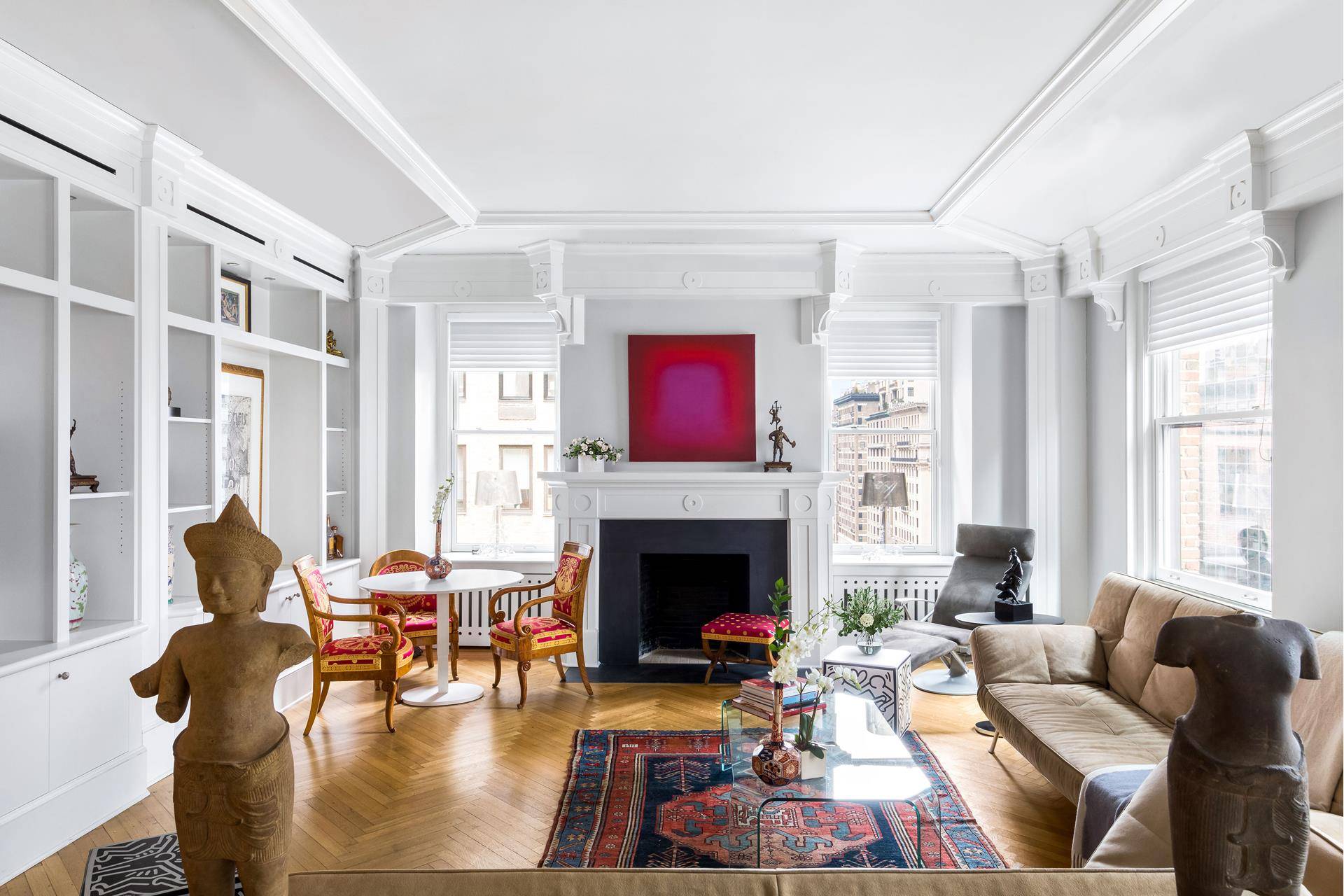 Welcome home to Residence 10C at 470 Park Avenue.