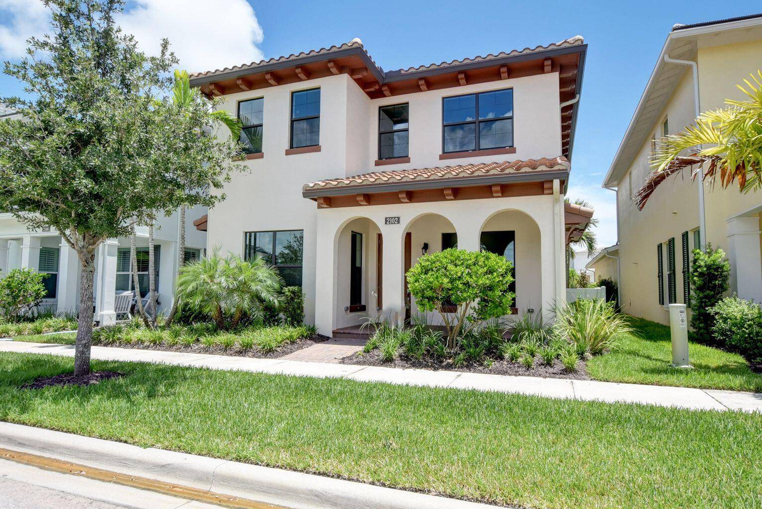 Gorgeous 5 Bedroom, 5. 1 Bathroom Plus 3 Car Garage House Including a CASITA !