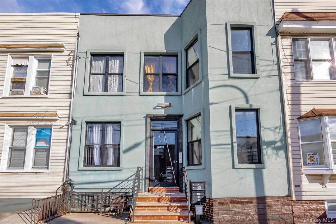 Welcome to 72 55 60th Lane, an exceptional investment opportunity !