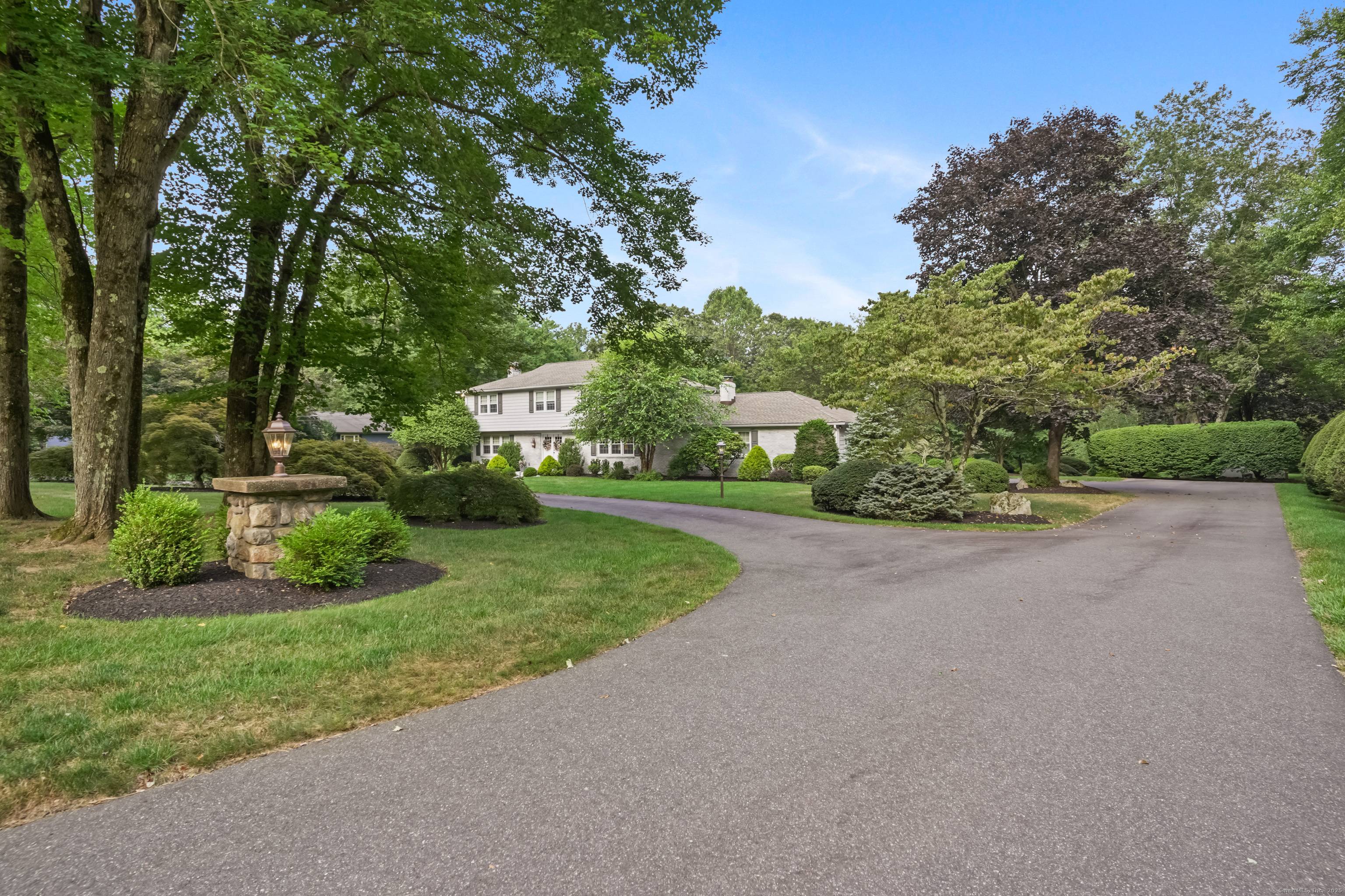 SOPHISTICATED STYLE SERENE OASIS Welcome to Your Dream Home !