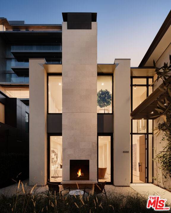 8880   Rosewood Ave 4BR Beverly Grove La