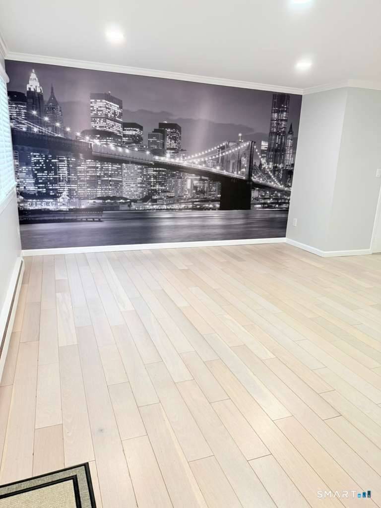 Well maintend row house in the Sprindale area of Stamford.