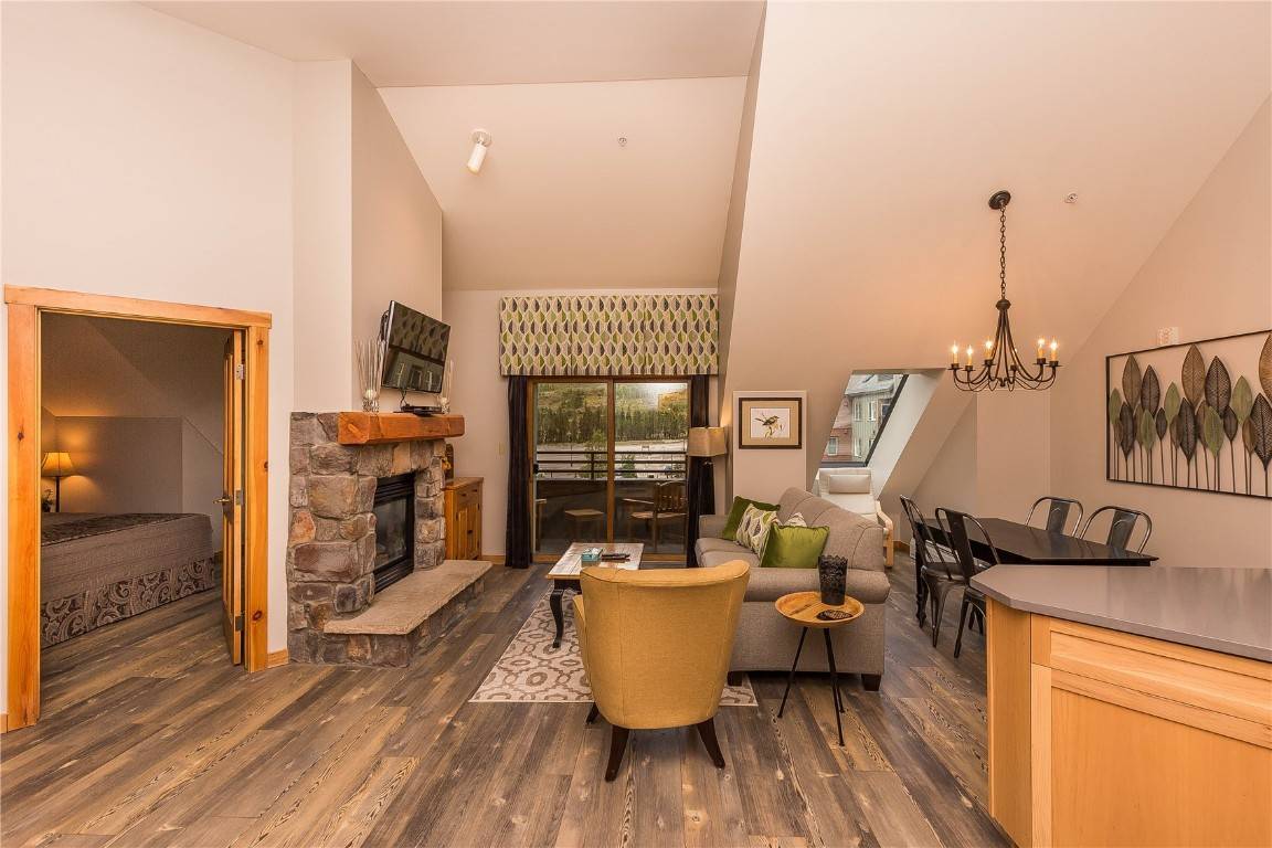 Located in the heart of River Run Village in Keystone, this beautifully updated and furnished condo is an oversized one bedroom unit with high vaulted ceilings on the fifth top ...