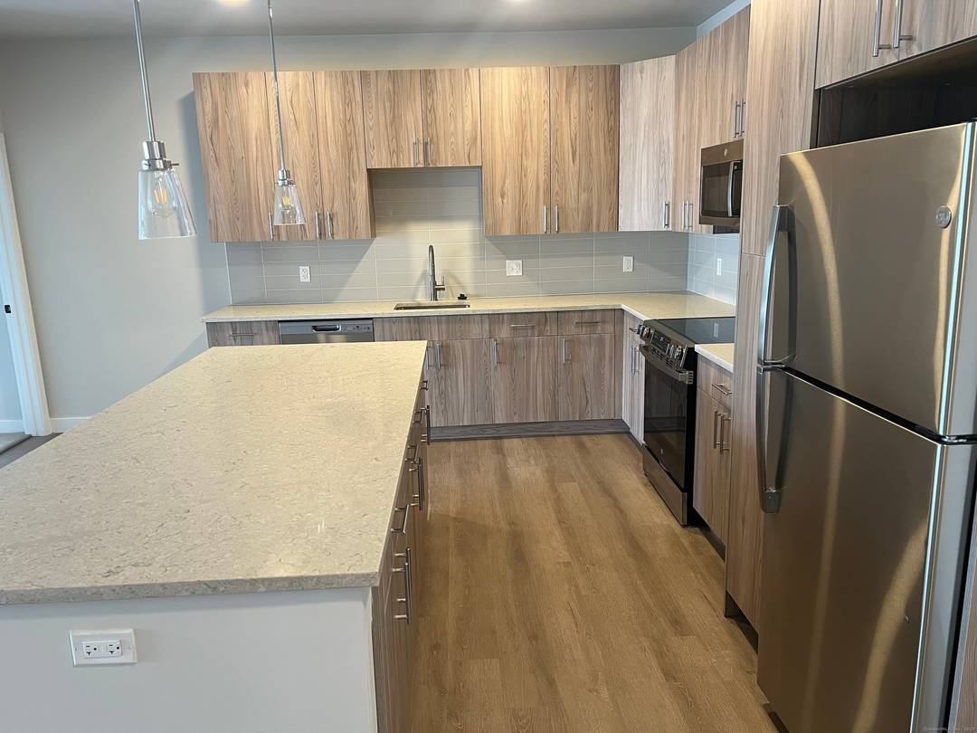 Public Remarks Brand new rental construction in Norwalk.