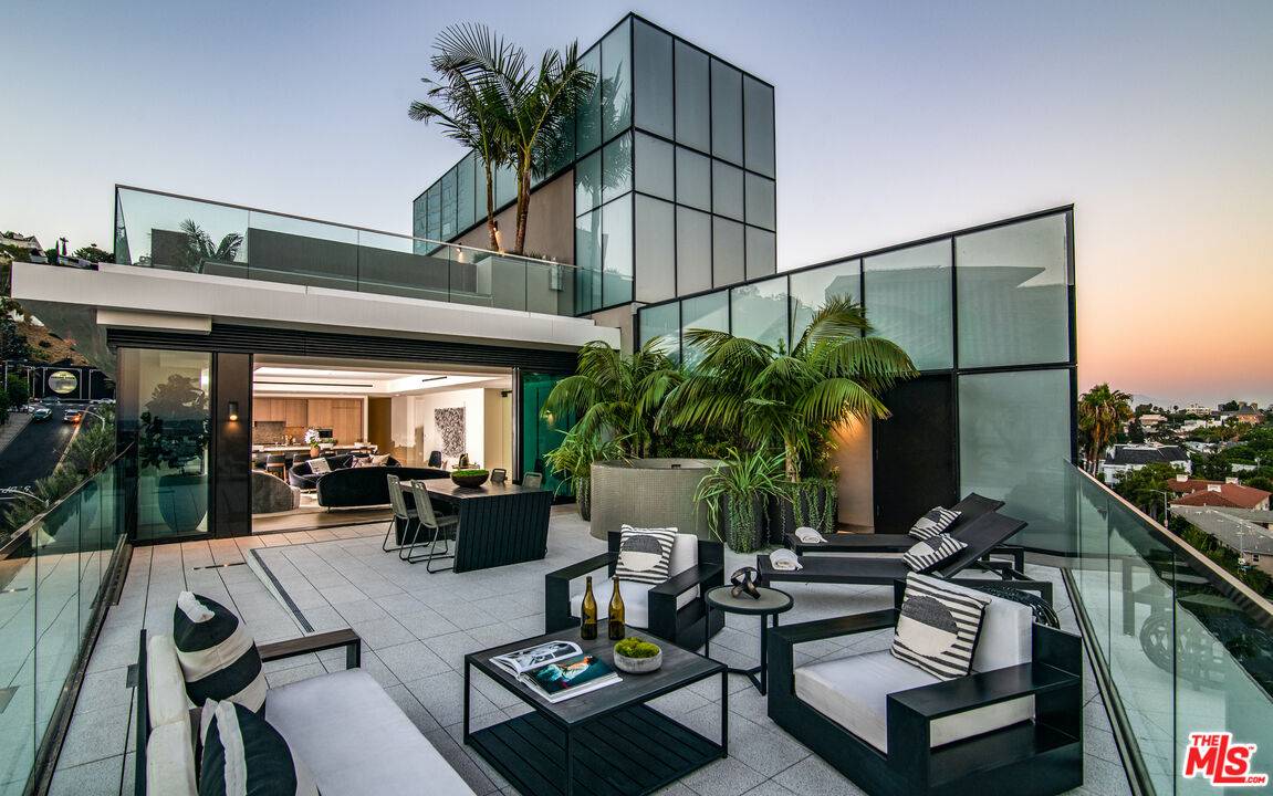 8420 W Sunset Blvd Hollywood Hills East LA