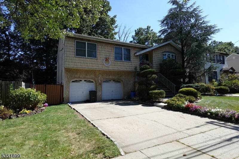 This maintained bi level style home has a lot to offer !