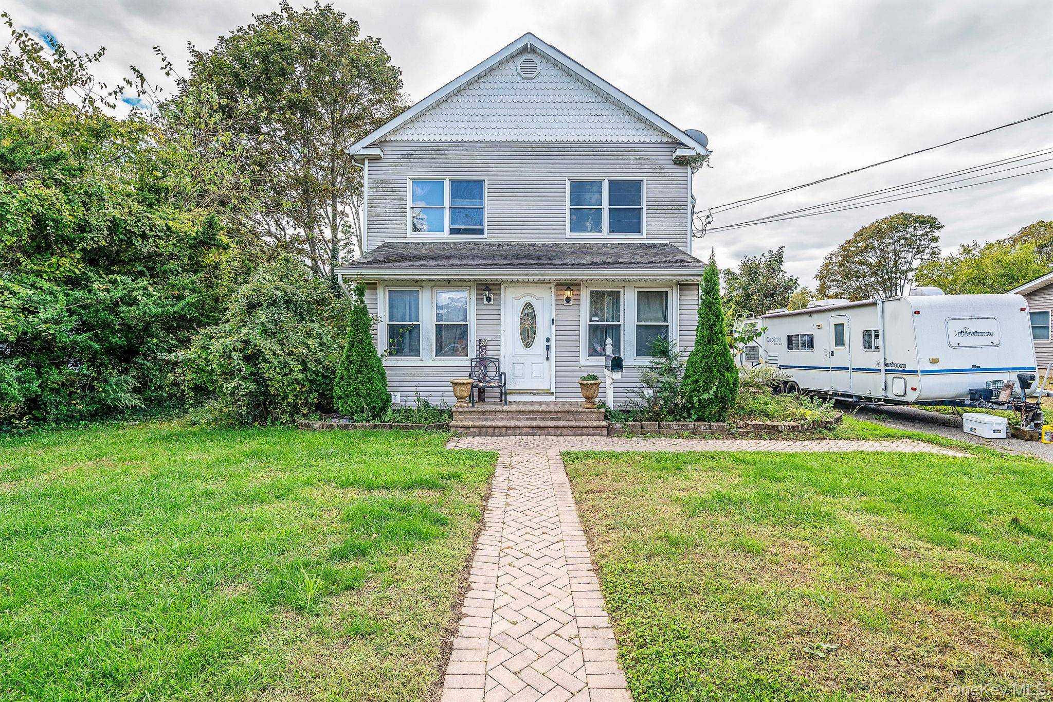 Welcome to 70 Robert St, Patchogue.