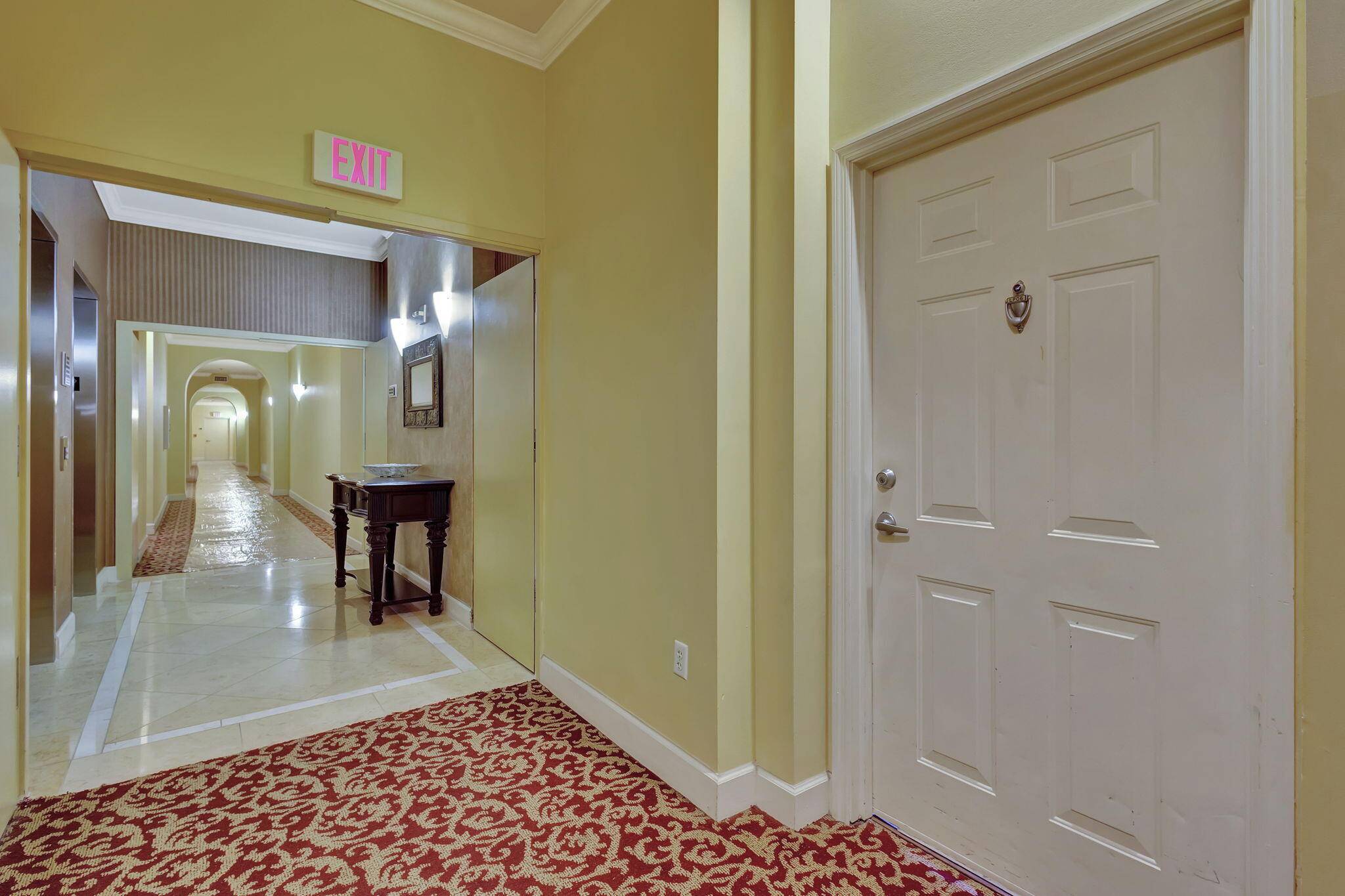 Rarely available, 2 bedroom, 2 bathroom lower penthouse unit with unbelievable lake and West facing views.