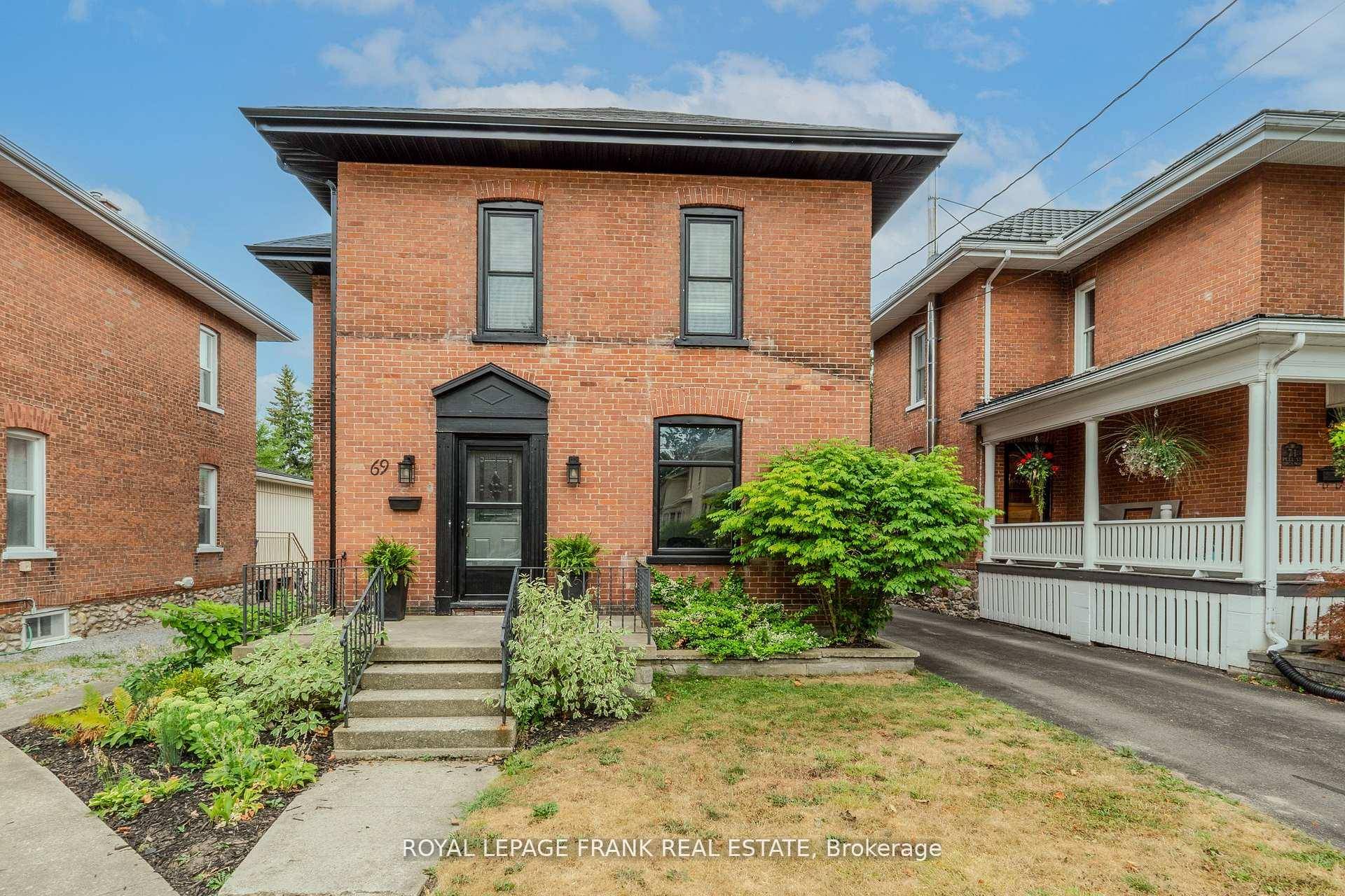 Looking for a 2 storey family home near schools, parks, and all the conveniences of downtown ?