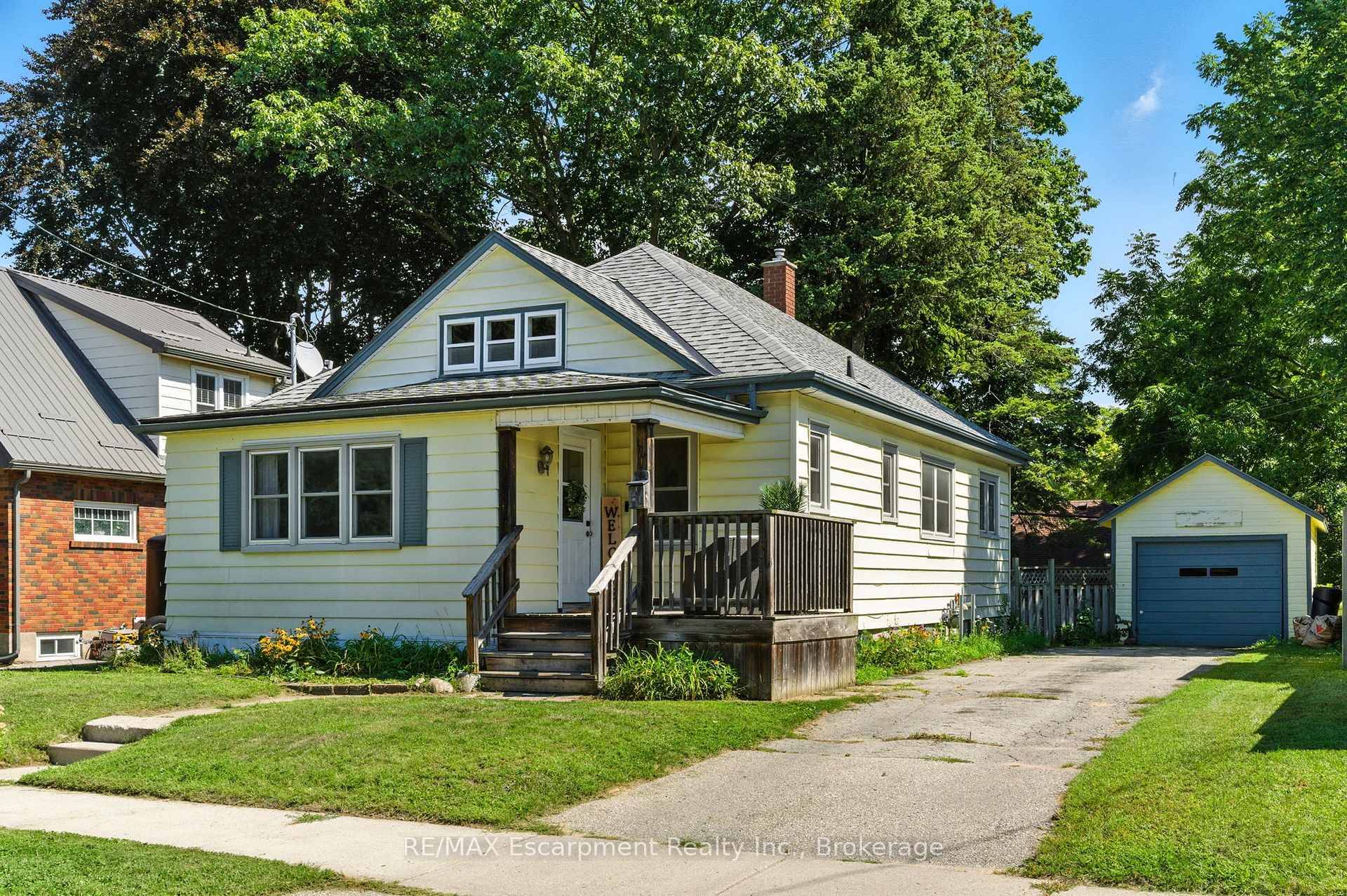 Welcome Home to Simcoe Ontario to this freshly painted charming three bedroom bungaloft !