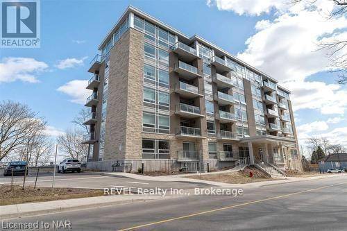 Welcome to 479 Charlton Ave E Unit 407.