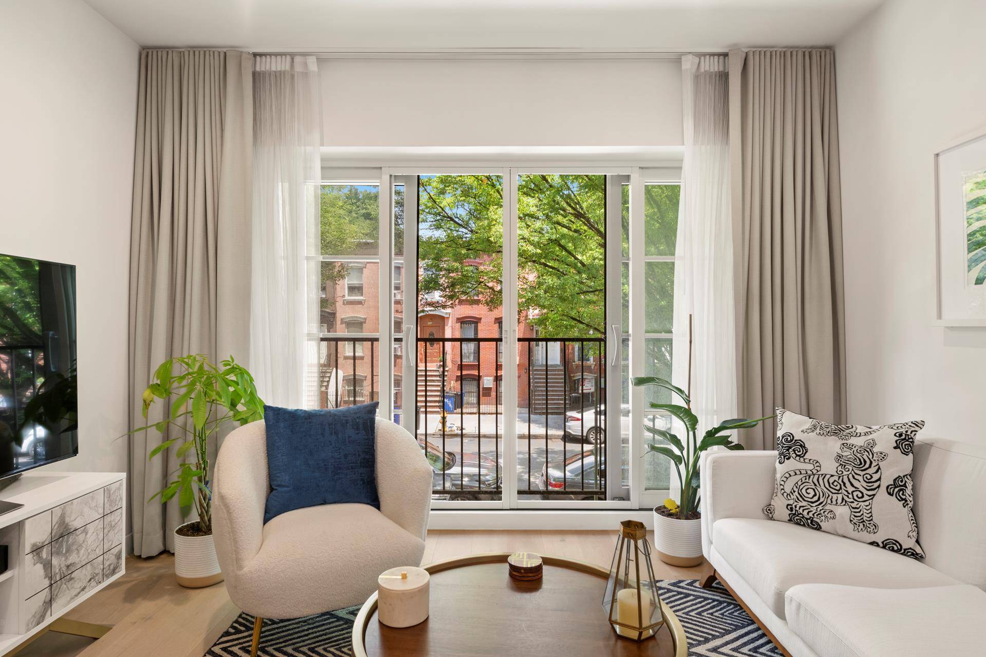 Welcome to Residence 2F at 442 Pulaski Street !