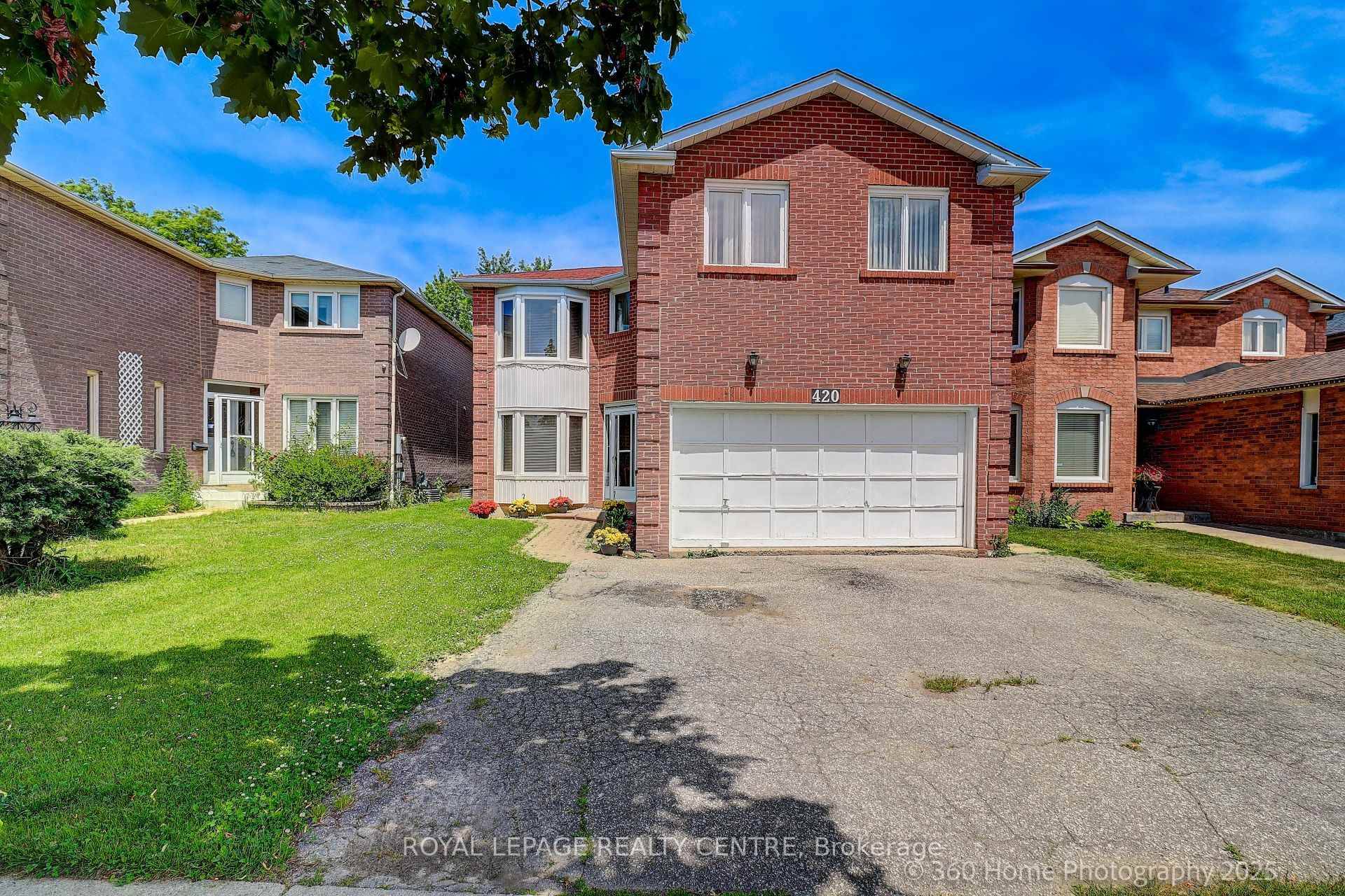 Fantastic 4 Bedroom, 4 Bath Detached Home In Sought After Area In Mississauga !