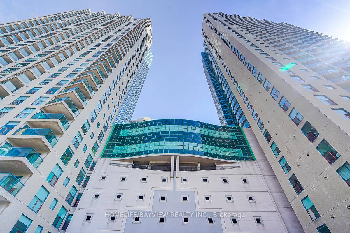 One York Quay SE Corner, Lake ViewsApprox.