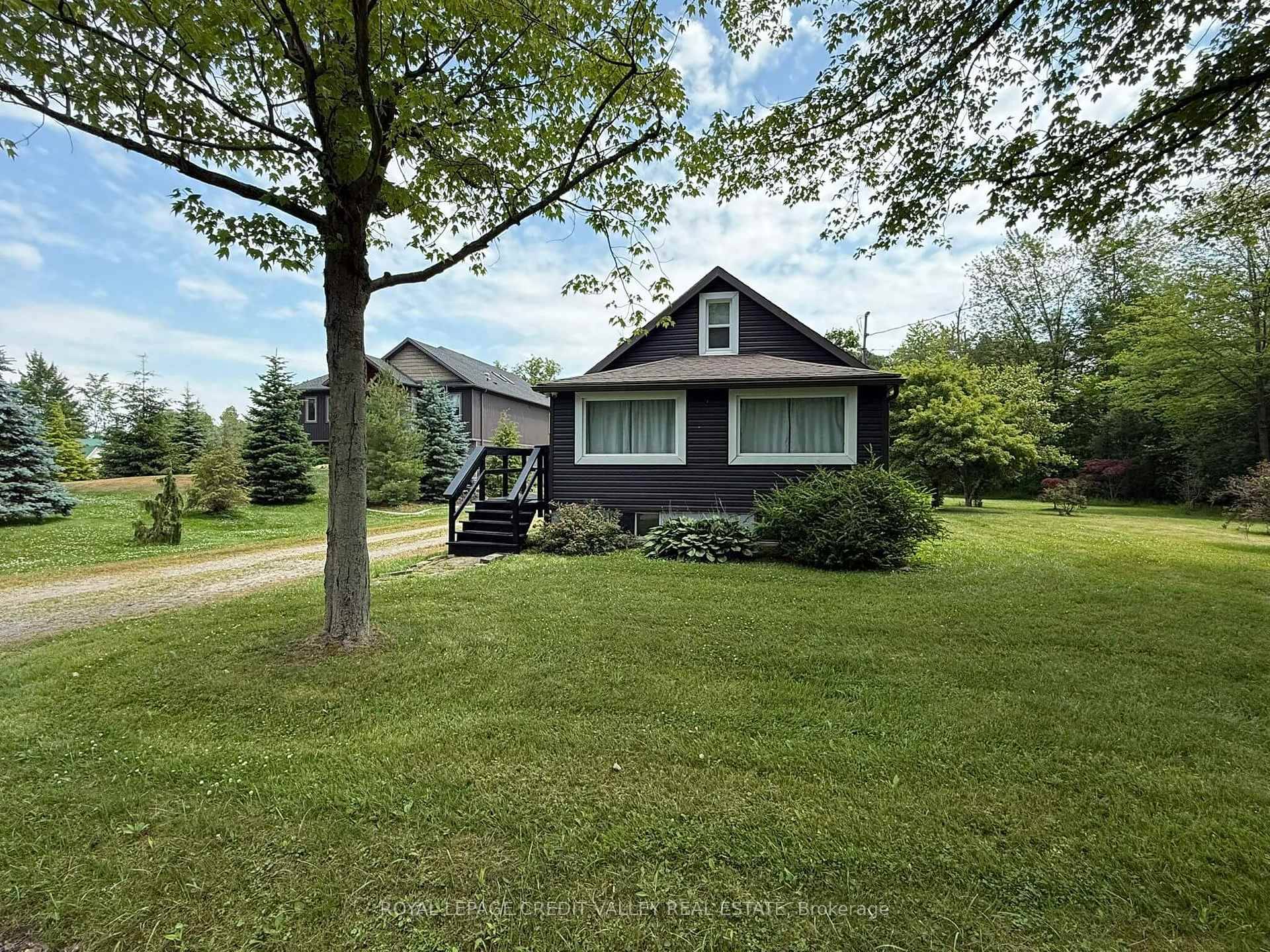 Experience refined living in this fully furnished, all season cottage, just a 5 minute walk to private Silver Bay Beach.