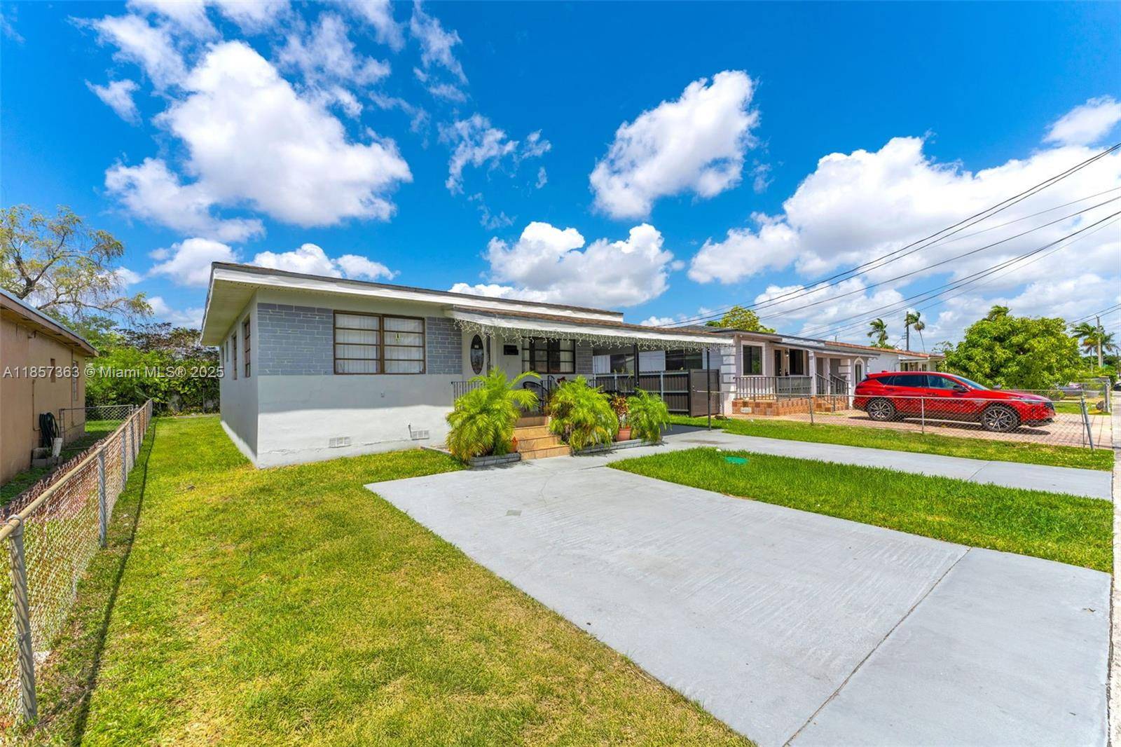 Great single family home in the highly sought after Westchester neighborhood right off of Bird and Galloway !