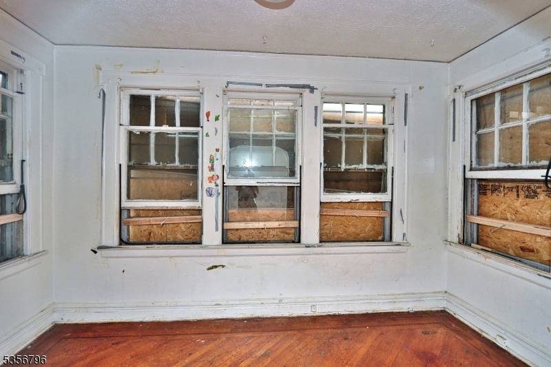 Excellent investment or owner occupant opportunity in Newark !
