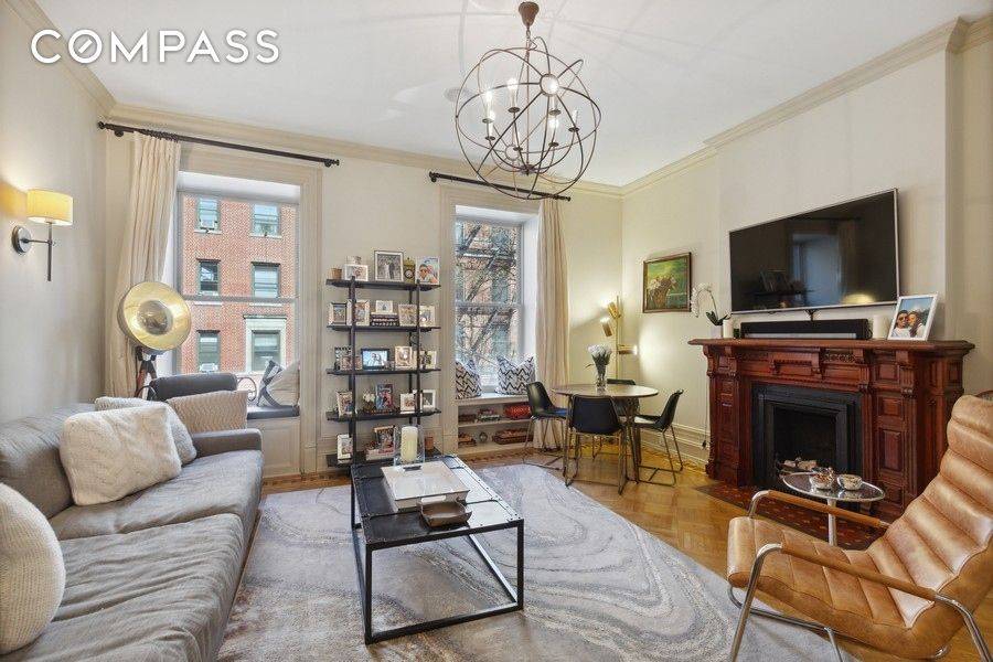 Welcome to this stunning classic located in the heart of Chelsea.